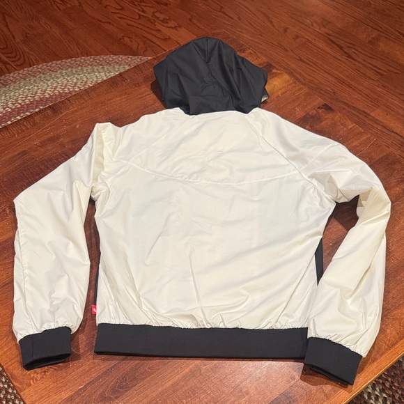 Nike Women's Two-Tone Windbreaker Jacket - Picture 2 of 4